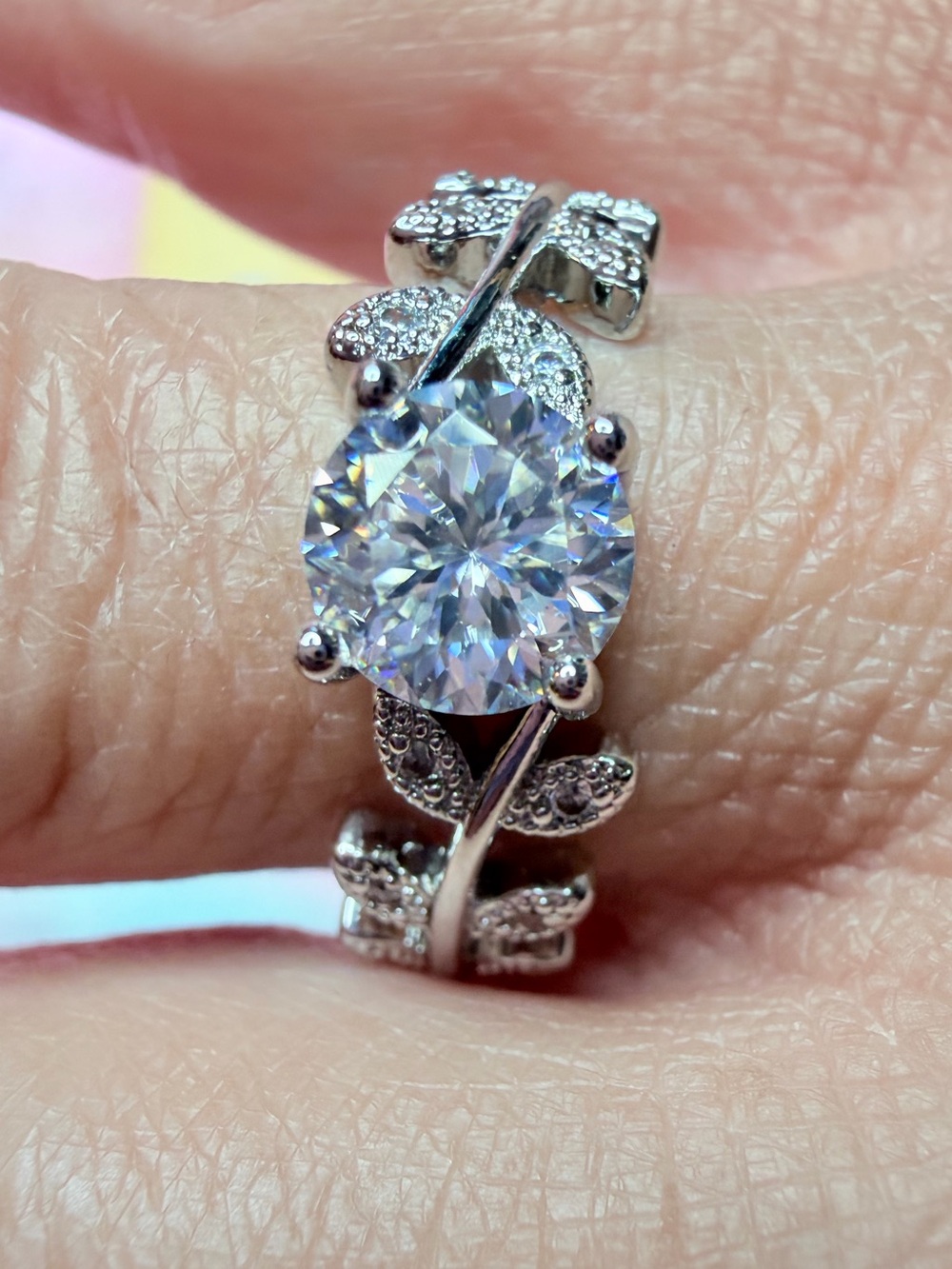 Women’s Elegant Leaf Band 1 Carat Moissanite Ring New Size 10